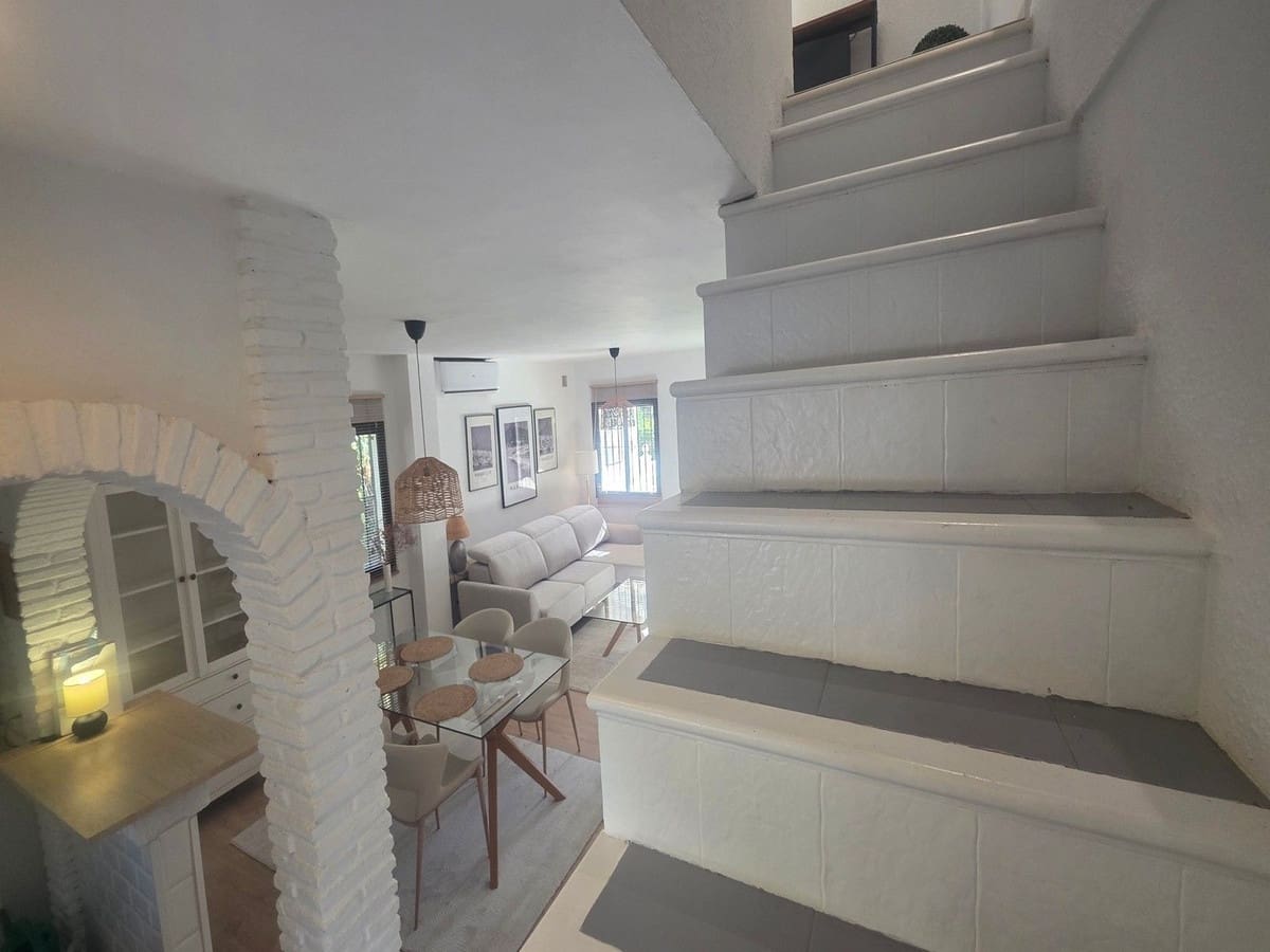 2 bedroom Townhouse for sale in Calahonda with pool - € 510,000 (Ref: 9481955)