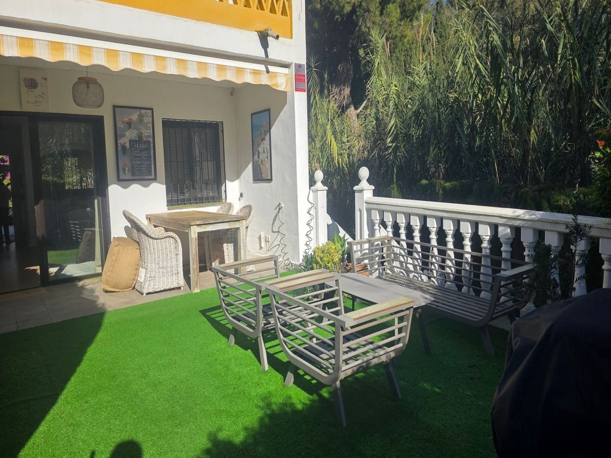 2 bedroom Townhouse for sale in Calahonda with pool - € 510,000 (Ref: 9481955)