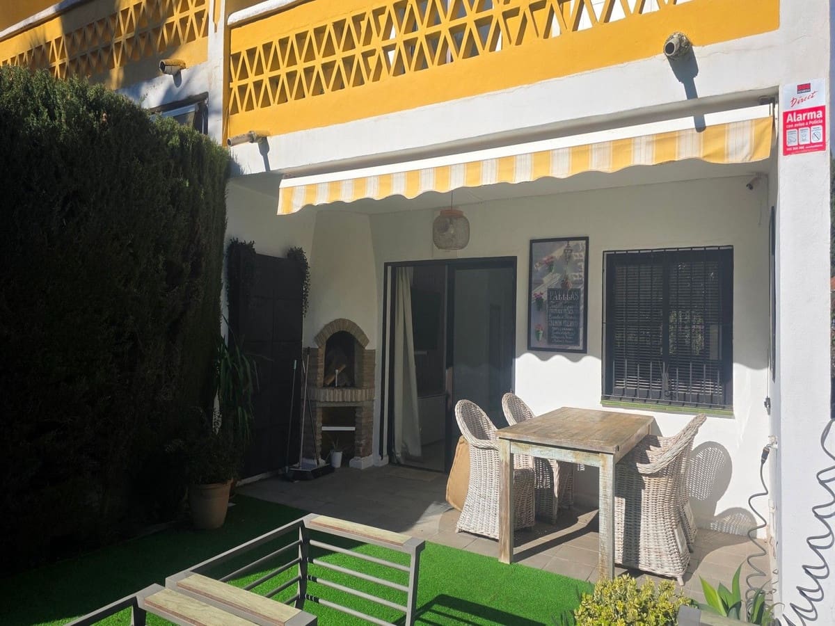 2 bedroom Townhouse for sale in Calahonda with pool - € 510,000 (Ref: 9481955)