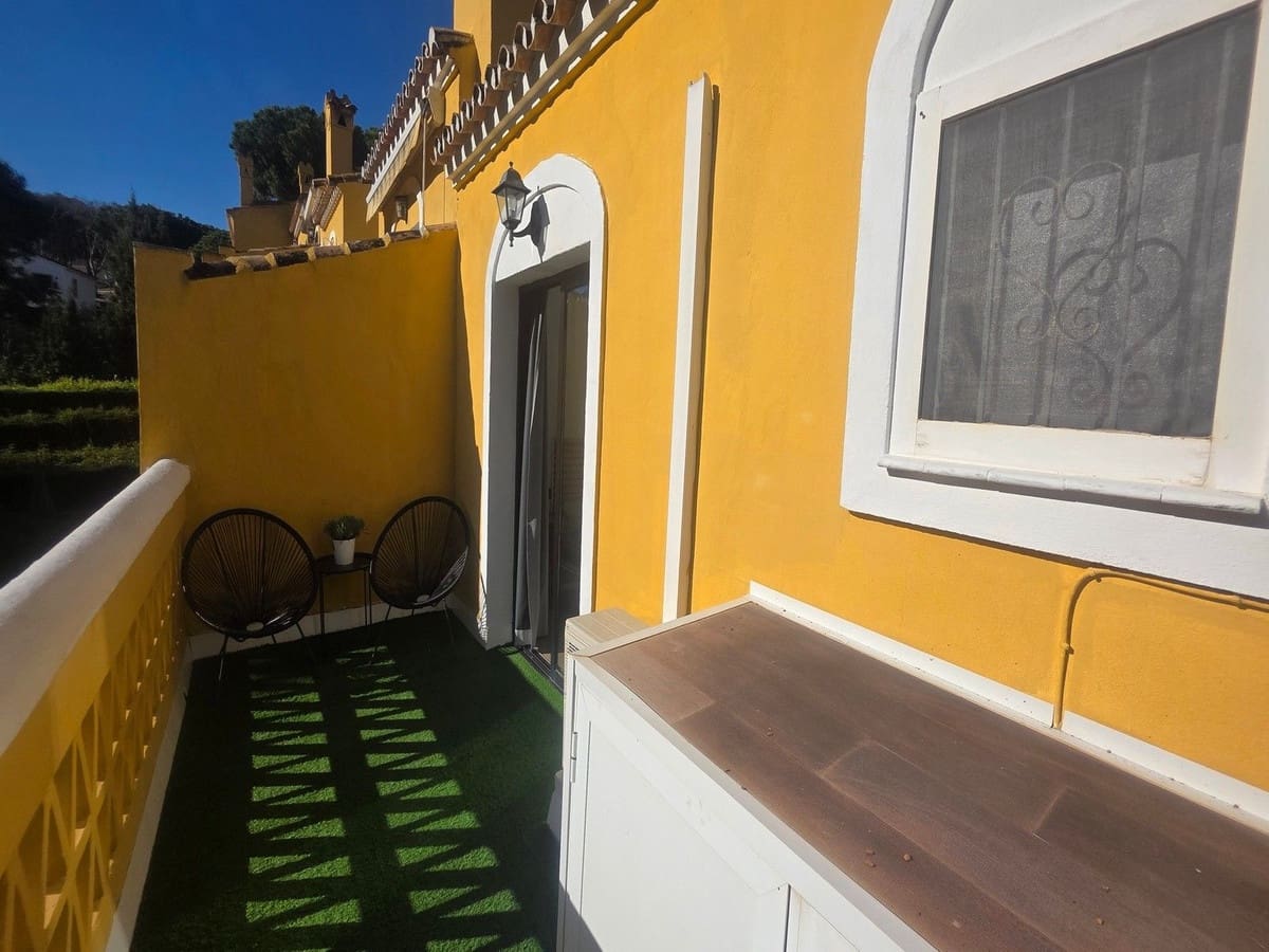 2 bedroom Townhouse for sale in Calahonda with pool - € 510,000 (Ref: 9481955)