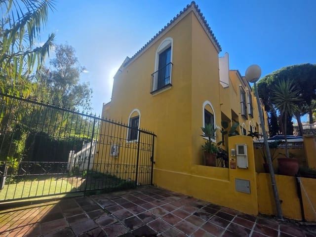 2 bedroom Townhouse for sale in Calahonda, Mijas with pool - € 510,000 (Ref: 9481955)