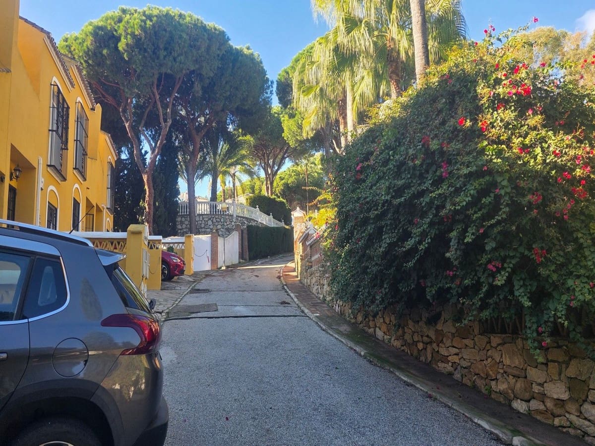 2 bedroom Townhouse for sale in Calahonda with pool - € 510,000 (Ref: 9481955)