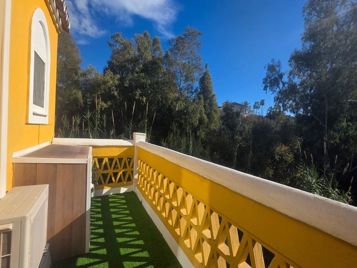 2 bedroom Townhouse for sale in Calahonda with pool - € 510,000 (Ref: 9481955)