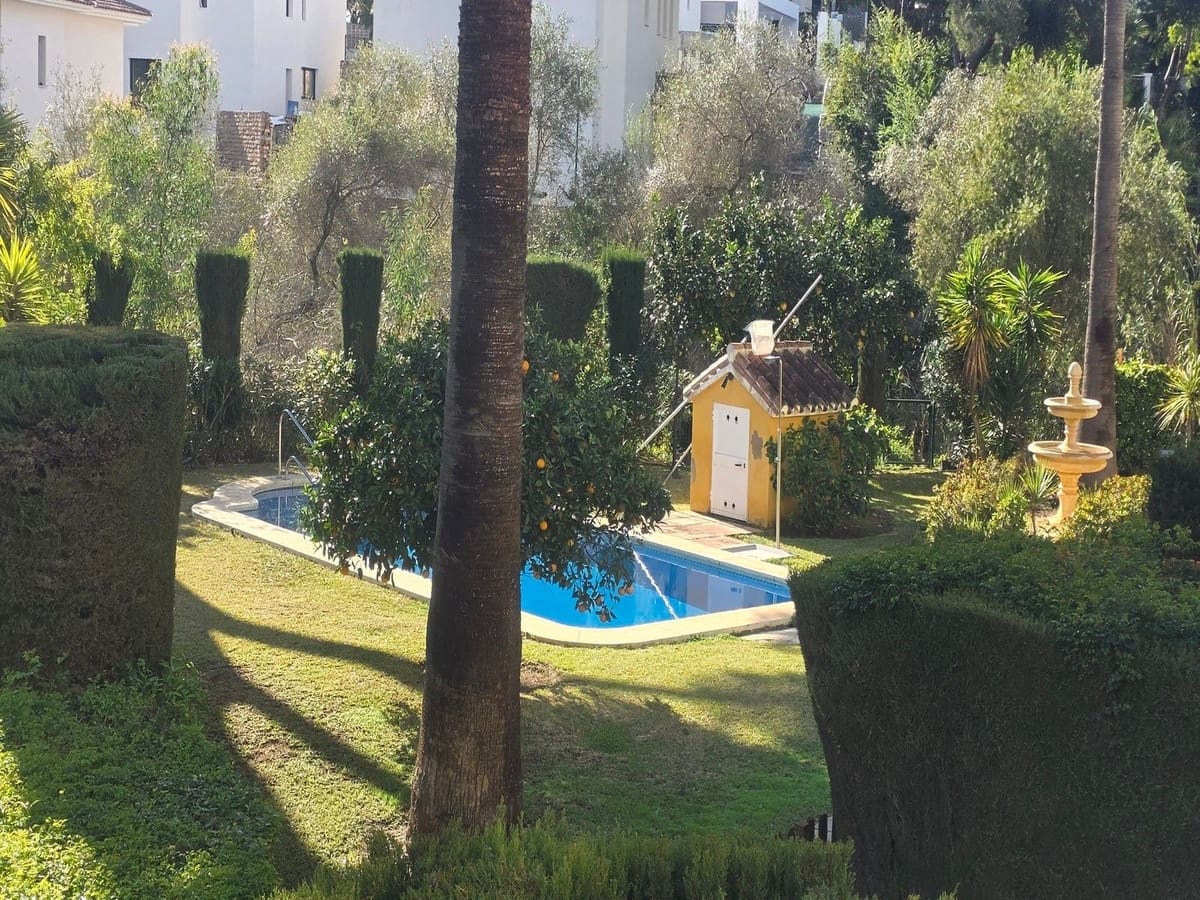 2 bedroom Townhouse for sale in Calahonda with pool - € 510,000 (Ref: 9481955)