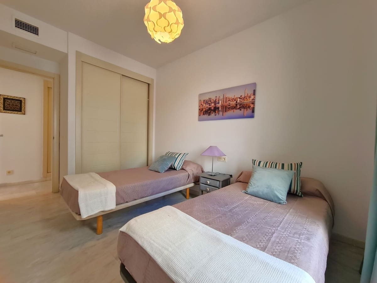 Apartamento de 3 habitaciones en Estepona en venta - 319.000 € (Ref: 9485221)