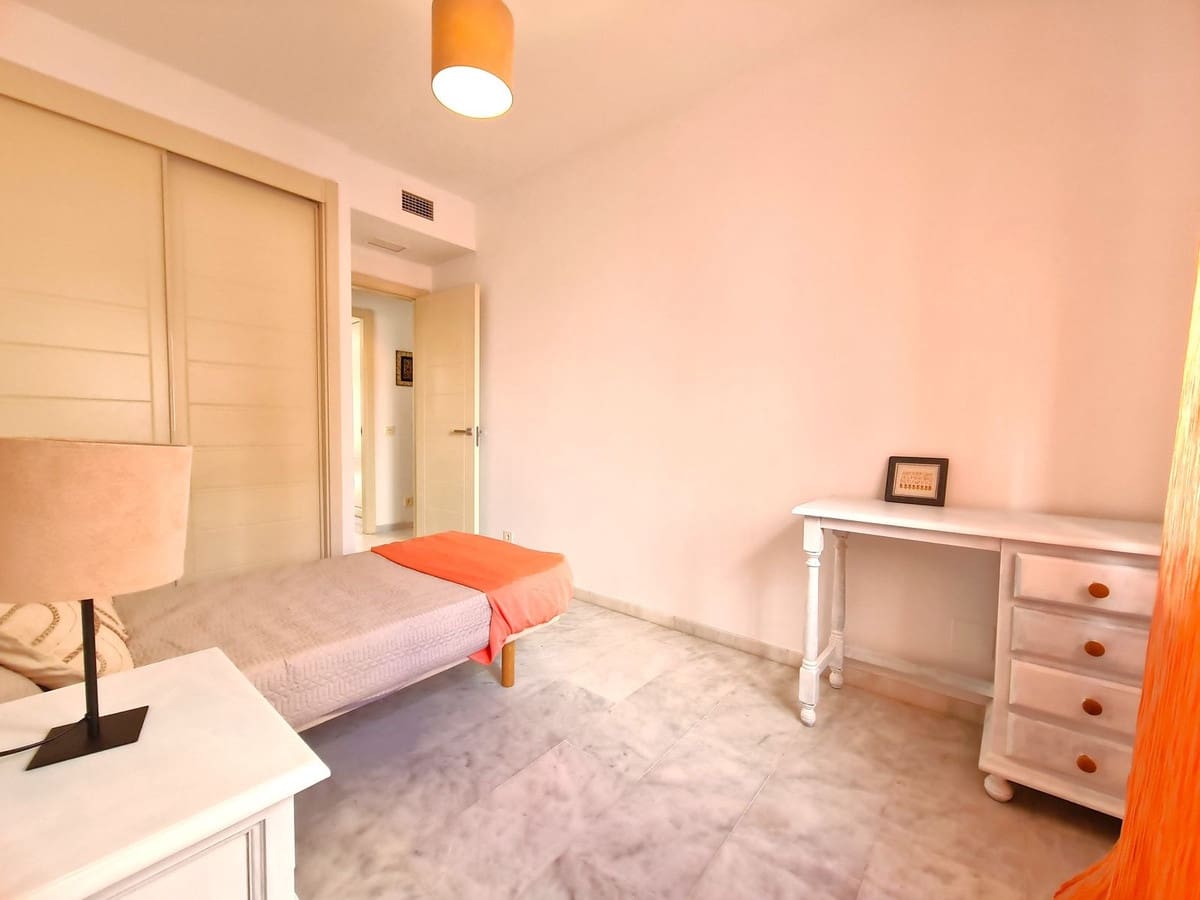 Apartamento de 3 habitaciones en Estepona en venta - 319.000 € (Ref: 9485221)