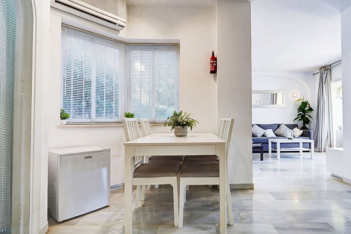 2 bedroom Apartment for sale in Calahonda - € 275,000 (Ref: 9494395)