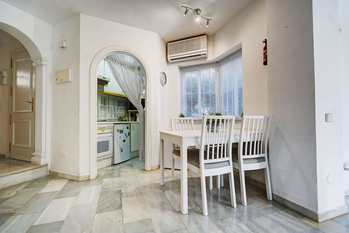 2 bedroom Apartment for sale in Calahonda - € 275,000 (Ref: 9494395)