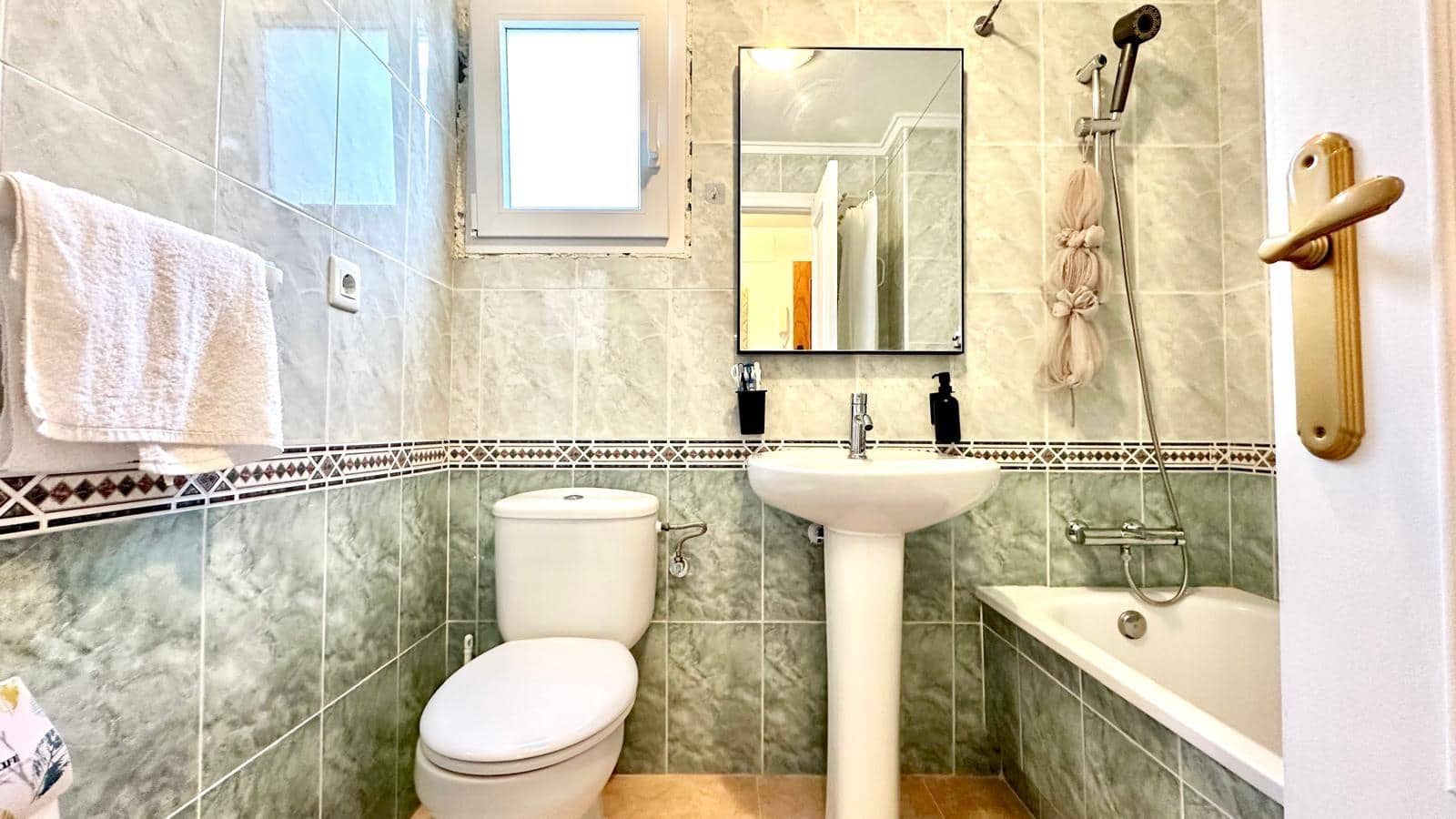 2 bedroom Penthouse for sale in Torrevieja - € 149,900 (Ref: 9497237)