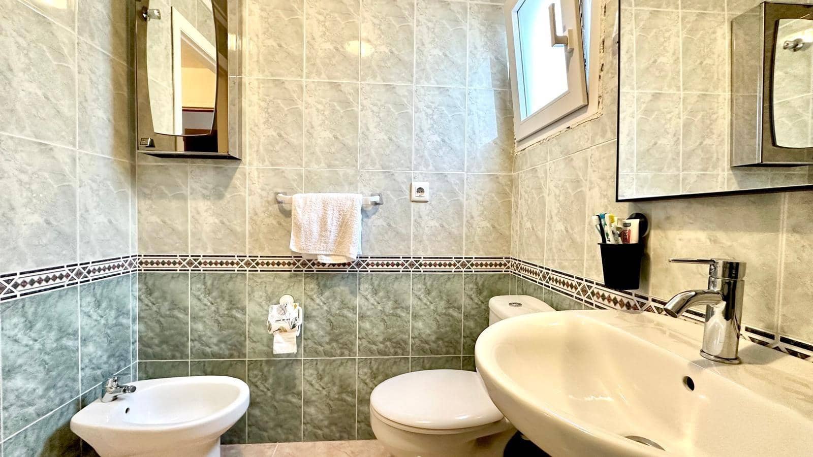 2 bedroom Penthouse for sale in Torrevieja - € 149,900 (Ref: 9497237)