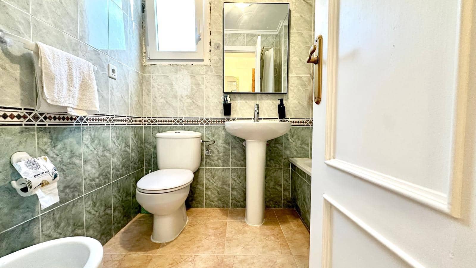 2 bedroom Penthouse for sale in Torrevieja - € 149,900 (Ref: 9497237)