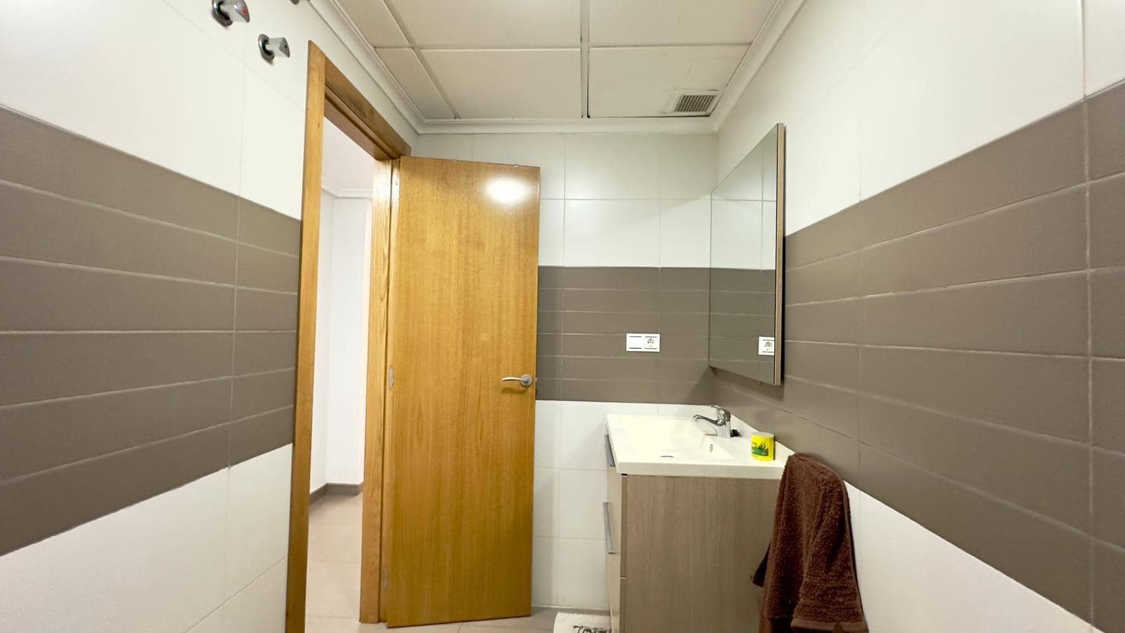 Apartamento de 2 habitaciones en Torrevieja en venta - 144.900 € (Ref: 9497238)