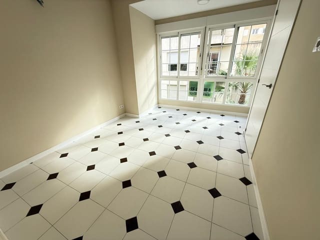 3 bedroom Apartment for sale in Centro - Muelle Pesquero, Torrevieja - € 159,000 (Ref: 9497239)