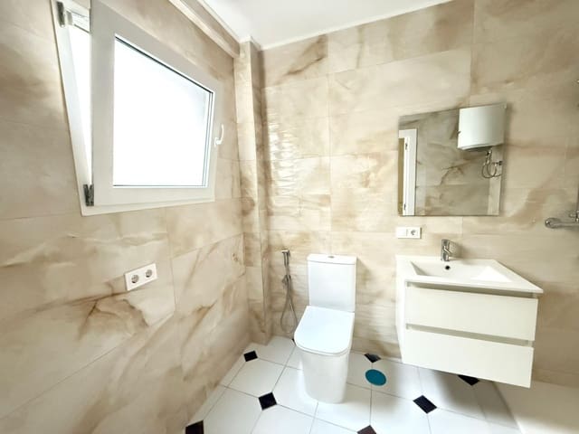 3 bedroom Apartment for sale in Centro - Muelle Pesquero, Torrevieja - € 159,000 (Ref: 9497239)