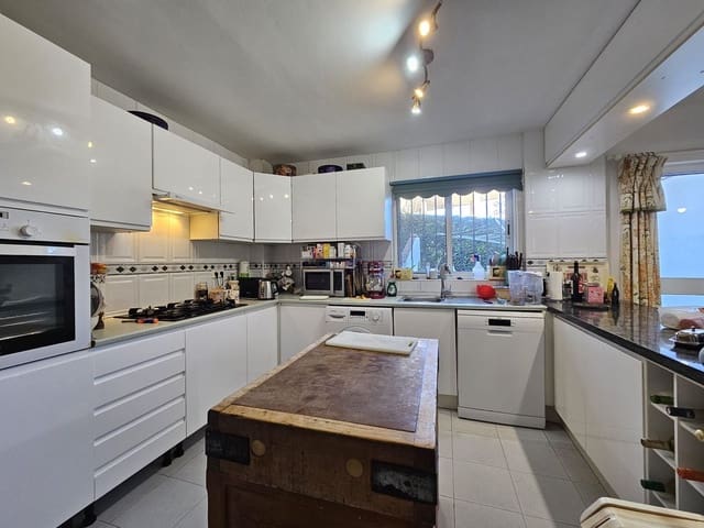 3 soveværelse Byhus til salg i Manilva Pueblo, Manilva - € 395.000 (Ref: 9497240)