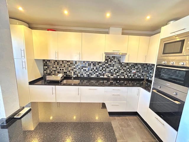 4 bedroom Townhouse for sale in Villamartin, Orihuela with pool garage - € 249,900 (Ref: 9498916)