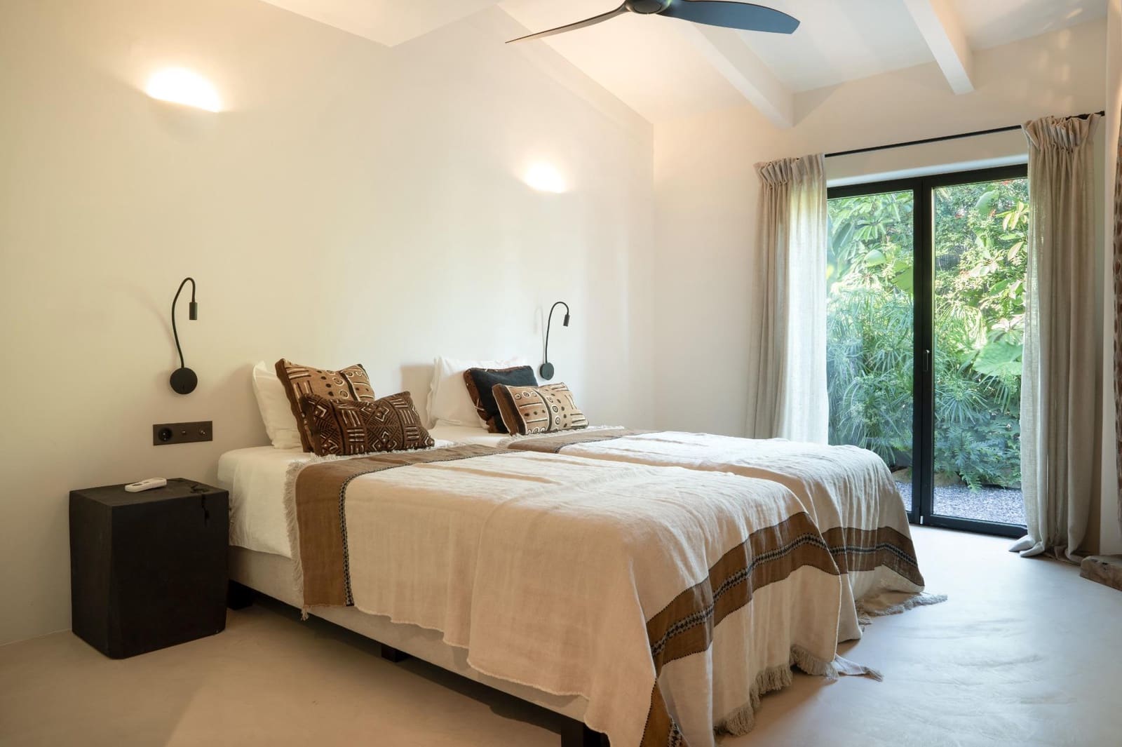 5 bedroom Villa for sale in New Golden Mile with pool - € 3,970,000 (Ref: 9498921)