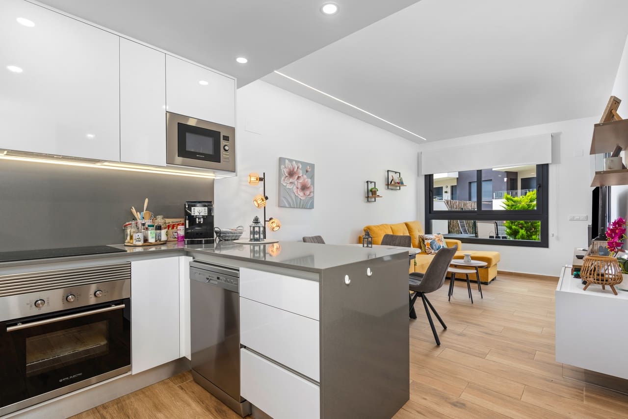 Apartamento de 2 habitaciones en Villamartin en venta con garaje - 228.995 € (Ref: 9502132)