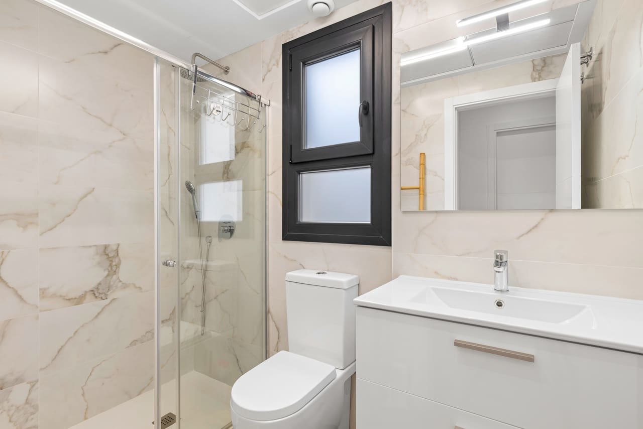 Apartamento de 2 habitaciones en Villamartin en venta con garaje - 228.995 € (Ref: 9502132)