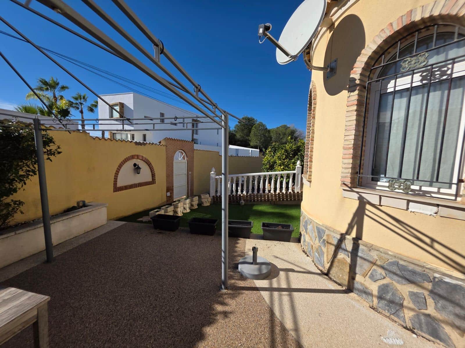 Chalet de 4 habitaciones en Orihuela Costa en venta con piscina - 348.900 € (Ref: 9502134)