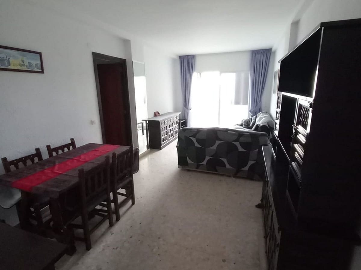 3 bedroom Apartment for sale in Fuengirola with pool - € 340,000 (Ref: 9504008)