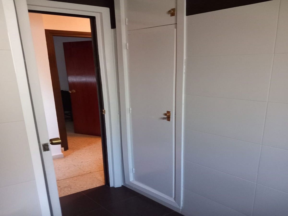 3 bedroom Apartment for sale in Fuengirola with pool - € 340,000 (Ref: 9504008)