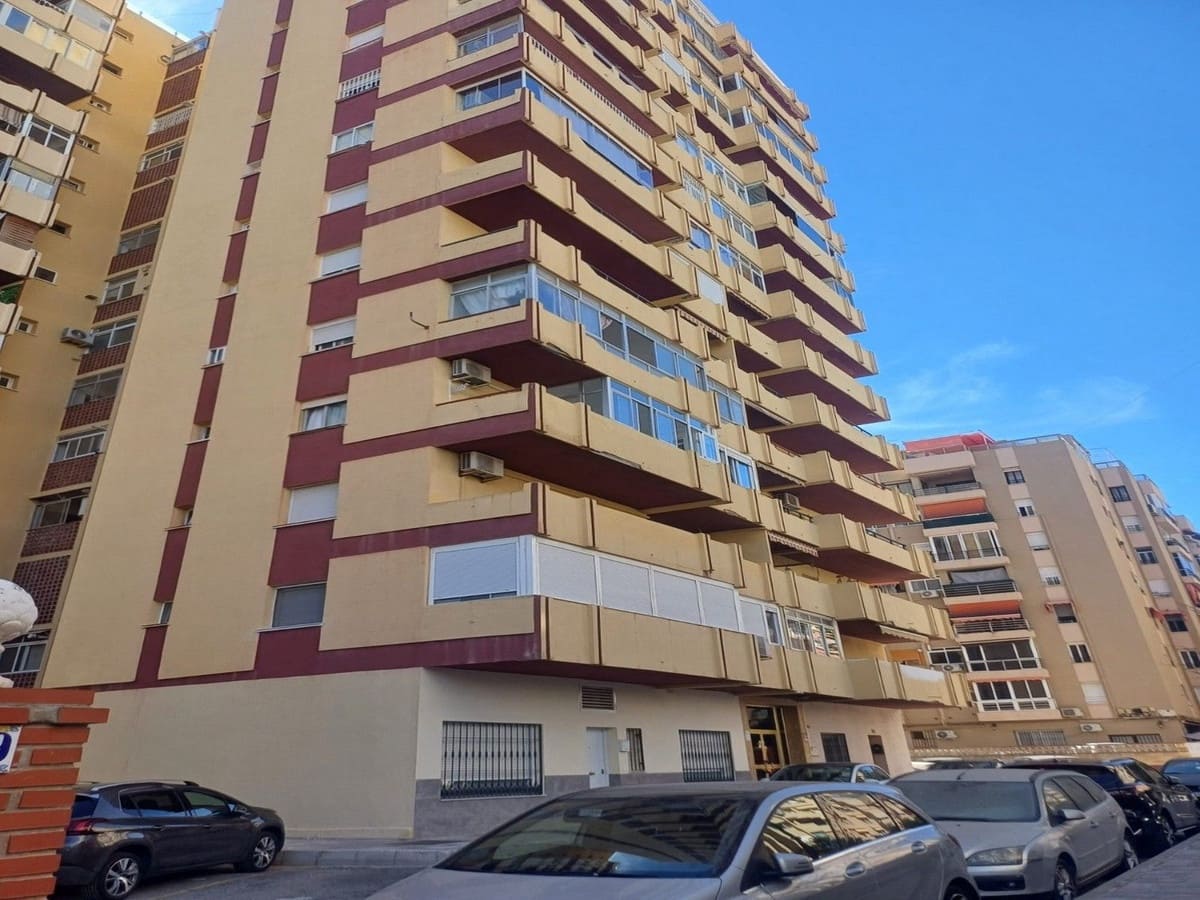 3 bedroom Apartment for sale in Fuengirola with pool - € 340,000 (Ref: 9504008)