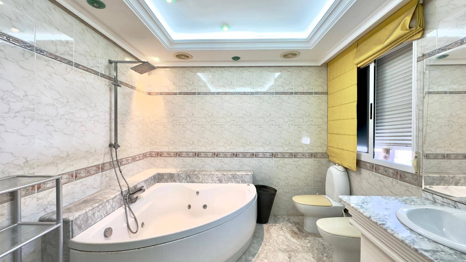 2 slaapkamer Penthouse te koop in Torrevieja - € 449.900 (Ref: 9504023)