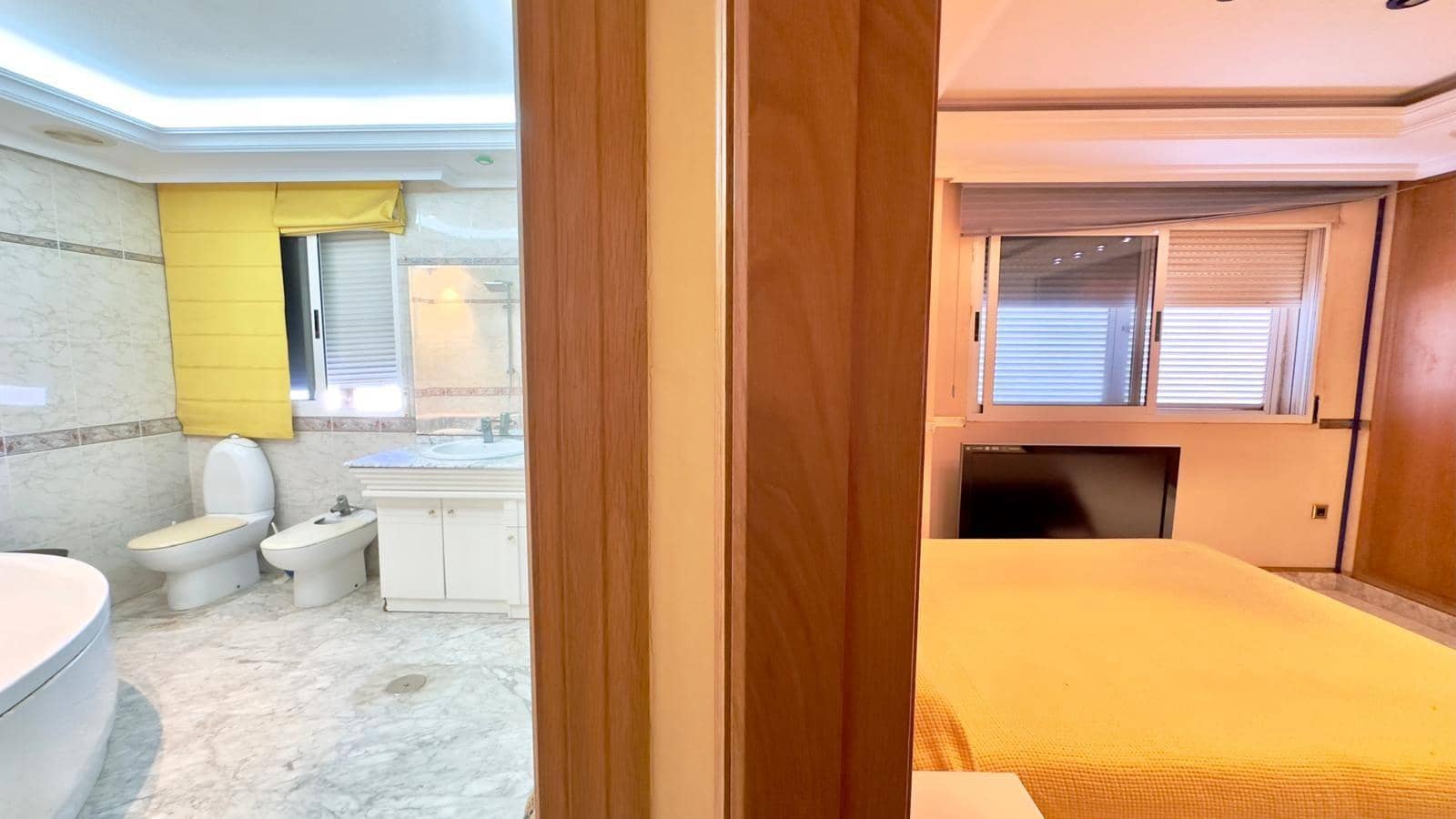 2 makuuhuone Kattohuoneisto myytävänä paikassa Torrevieja - 449 900 € (Ref: 9504023)