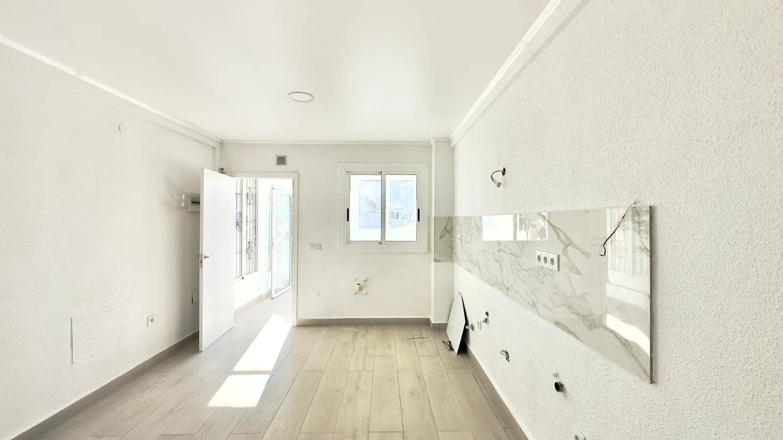 3 soveværelse Byhus til salg i Torrevieja med swimmingpool - € 249.900 (Ref: 9504024)