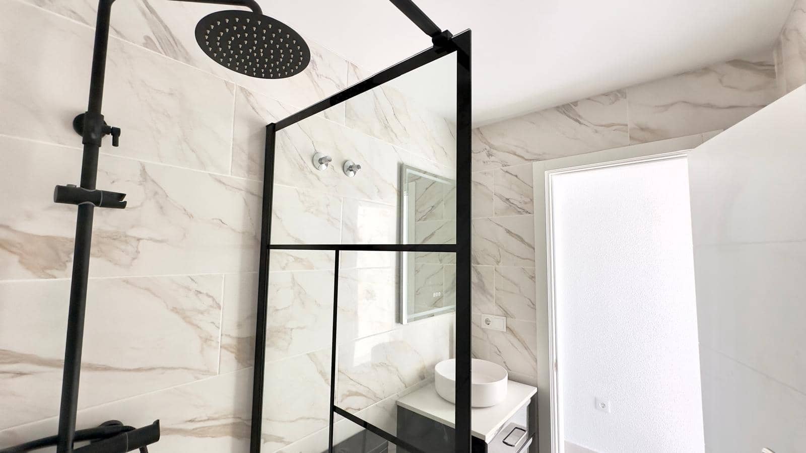 3 soveværelse Byhus til salg i Torrevieja med swimmingpool - € 249.900 (Ref: 9504024)