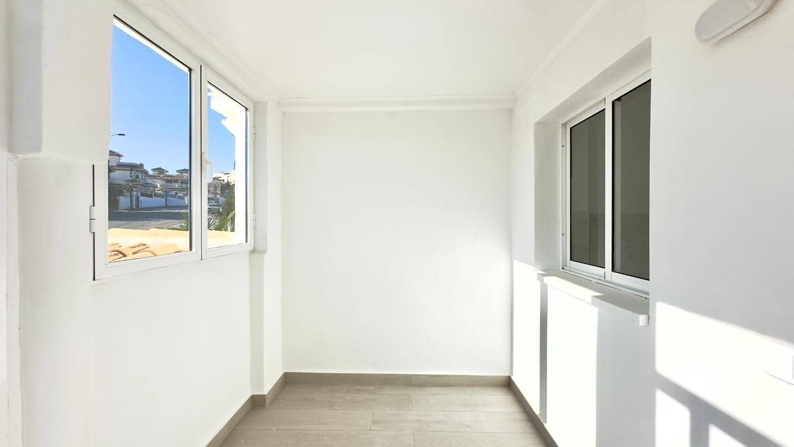 3 soveværelse Byhus til salg i Torrevieja med swimmingpool - € 249.900 (Ref: 9504024)