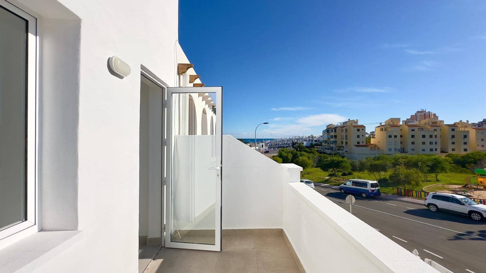 3 soveværelse Byhus til salg i Torrevieja med swimmingpool - € 249.900 (Ref: 9504024)