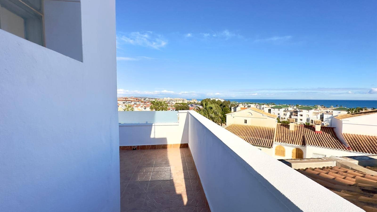 3 soveværelse Byhus til salg i Torrevieja med swimmingpool - € 249.900 (Ref: 9504024)