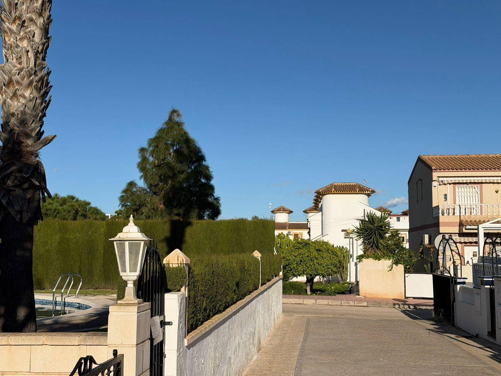 Pareado de 3 habitaciones en Orihuela Costa en venta con piscina - 245.000 € (Ref: 9504025)