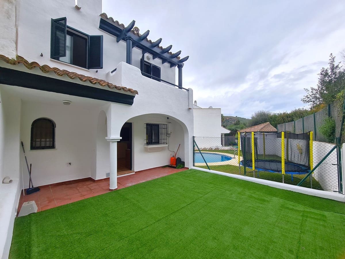 3 sovrum Hus till salu i Manilva - 560 000 € (Ref: 9504027)