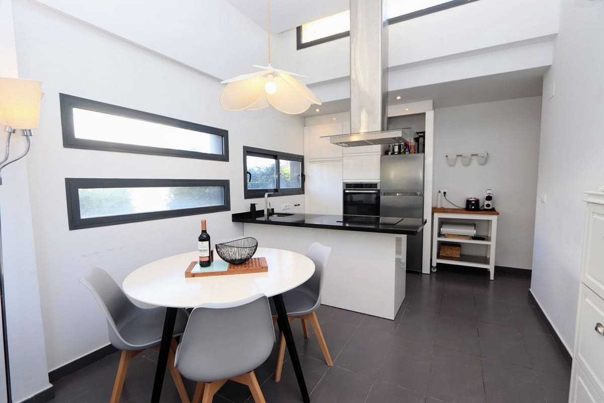 3 bedroom Villa for sale in Villamartin with pool garage - € 330,000 (Ref: 9504029)