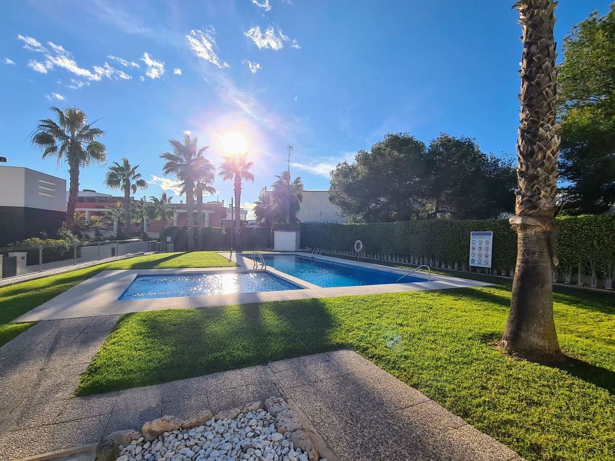 3 bedroom Villa for sale in Villamartin with pool garage - € 330,000 (Ref: 9504029)