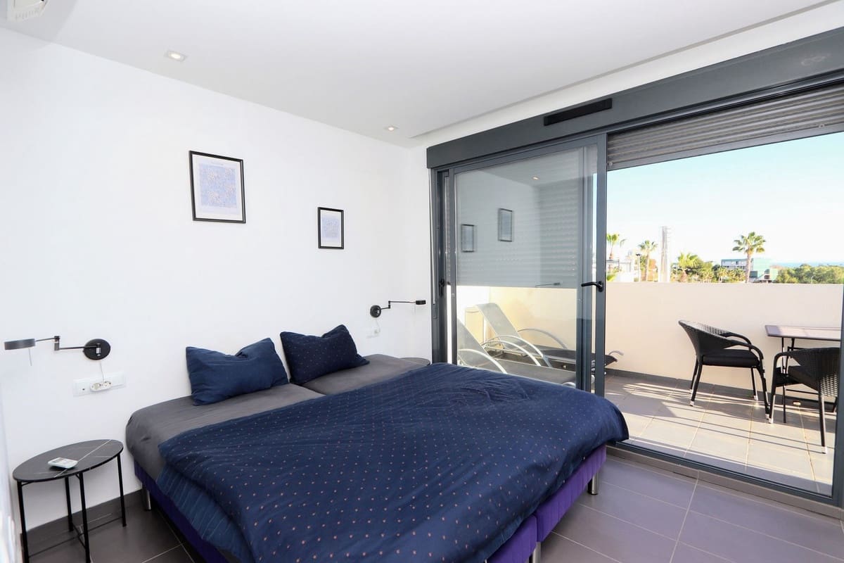 3 bedroom Villa for sale in Villamartin with pool garage - € 330,000 (Ref: 9504029)