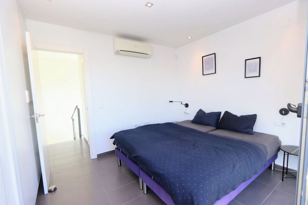 3 bedroom Villa for sale in Villamartin with pool garage - € 330,000 (Ref: 9504029)