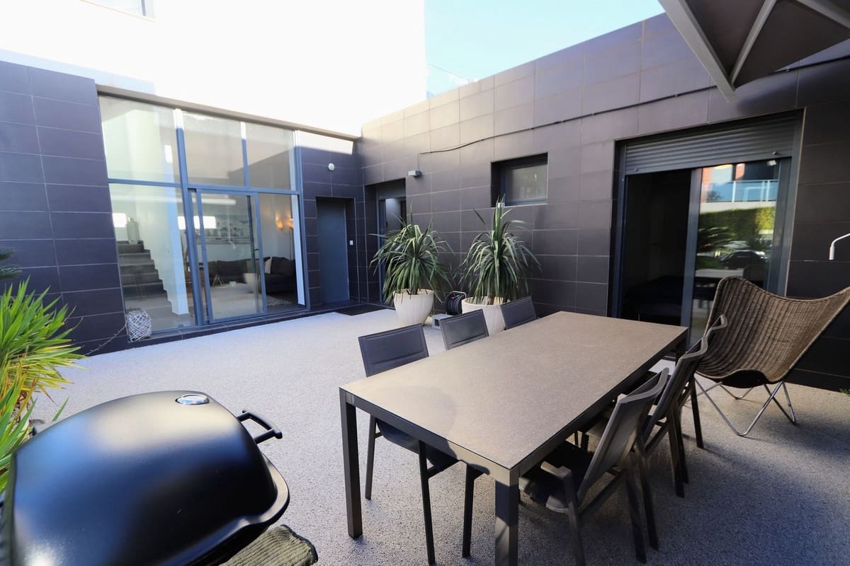 3 bedroom Villa for sale in Villamartin with pool garage - € 330,000 (Ref: 9504029)