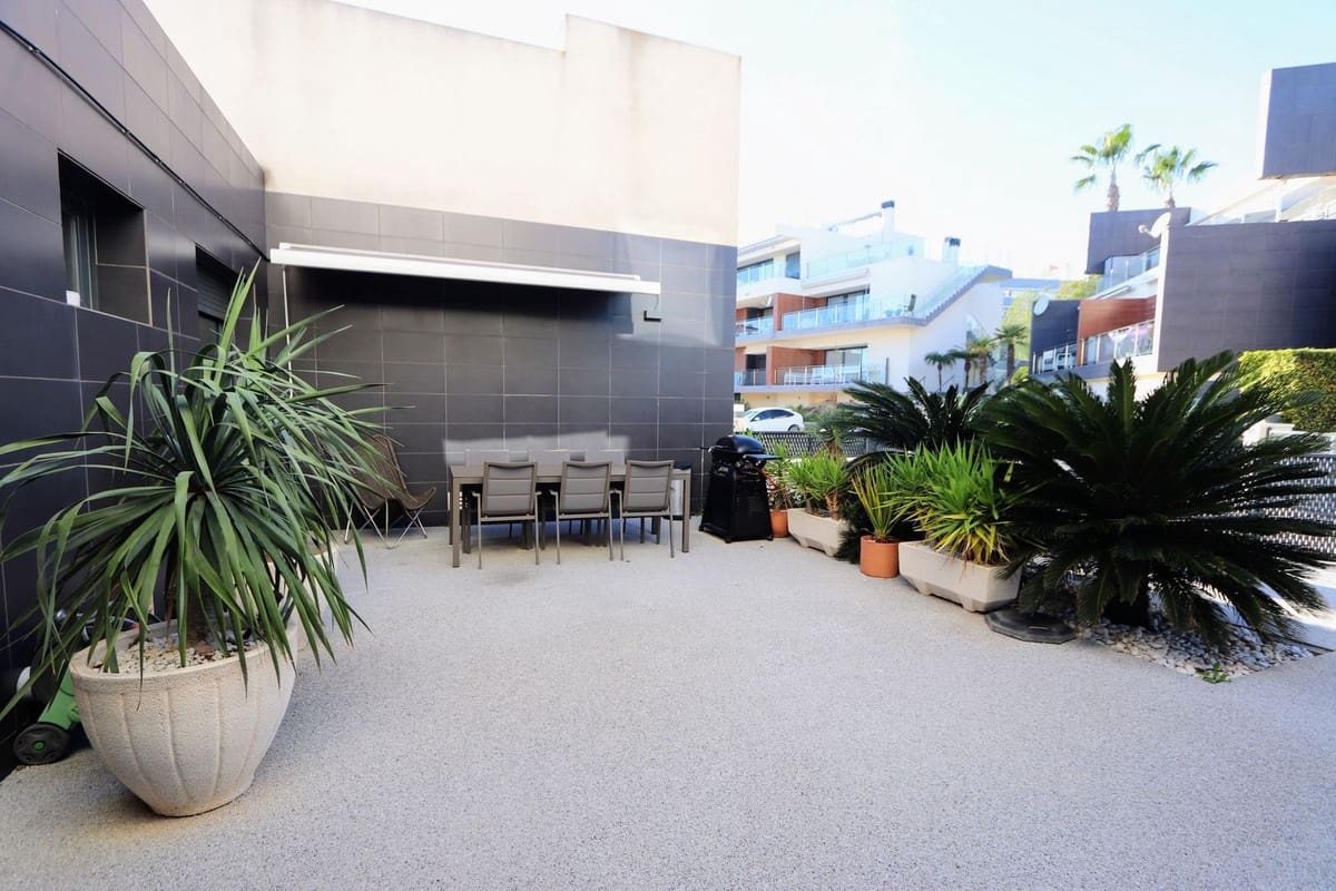 3 bedroom Villa for sale in Villamartin with pool garage - € 330,000 (Ref: 9504029)