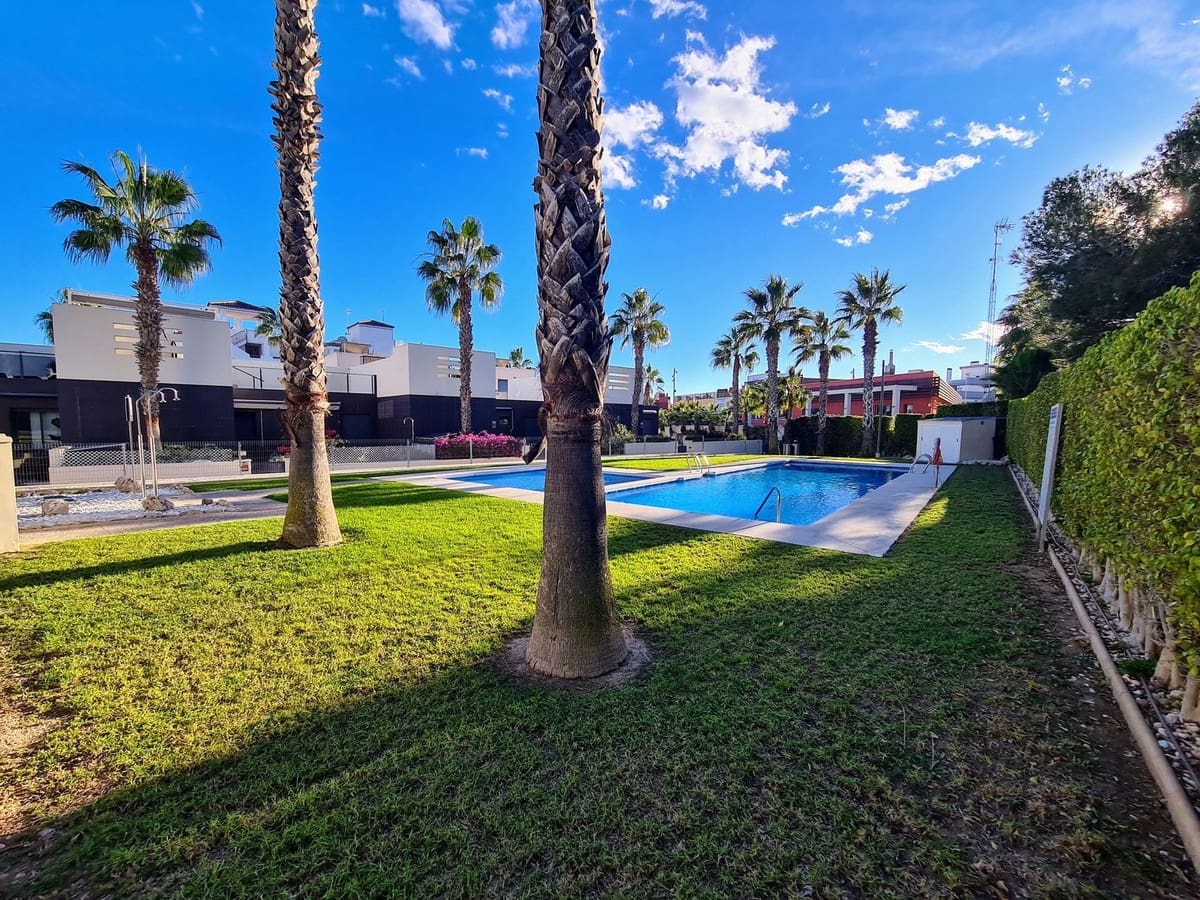 3 bedroom Villa for sale in Villamartin with pool garage - € 330,000 (Ref: 9504029)