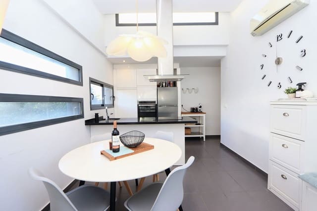 3 makuuhuone Huvila myytävänä paikassa Villamartin, Orihuela mukana uima-altaan 
autotalli - 330 000 € (Ref: 9504029)