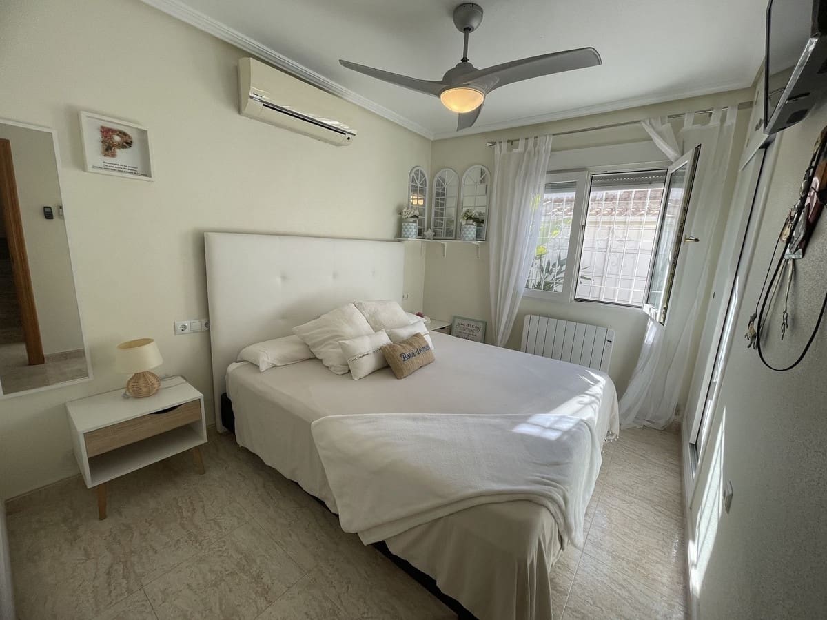 3 quarto Moradia Geminada para venda em Torre de la Horadada com piscina - 399 000 € (Ref: 9504030)