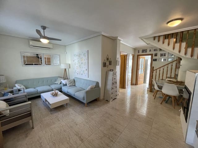 3 soverom Kjedet enebolig til salgs i Torre de la Horadada, Pilar de la Horadada med svømmebasseng - € 355 000 (Ref: 9504030)