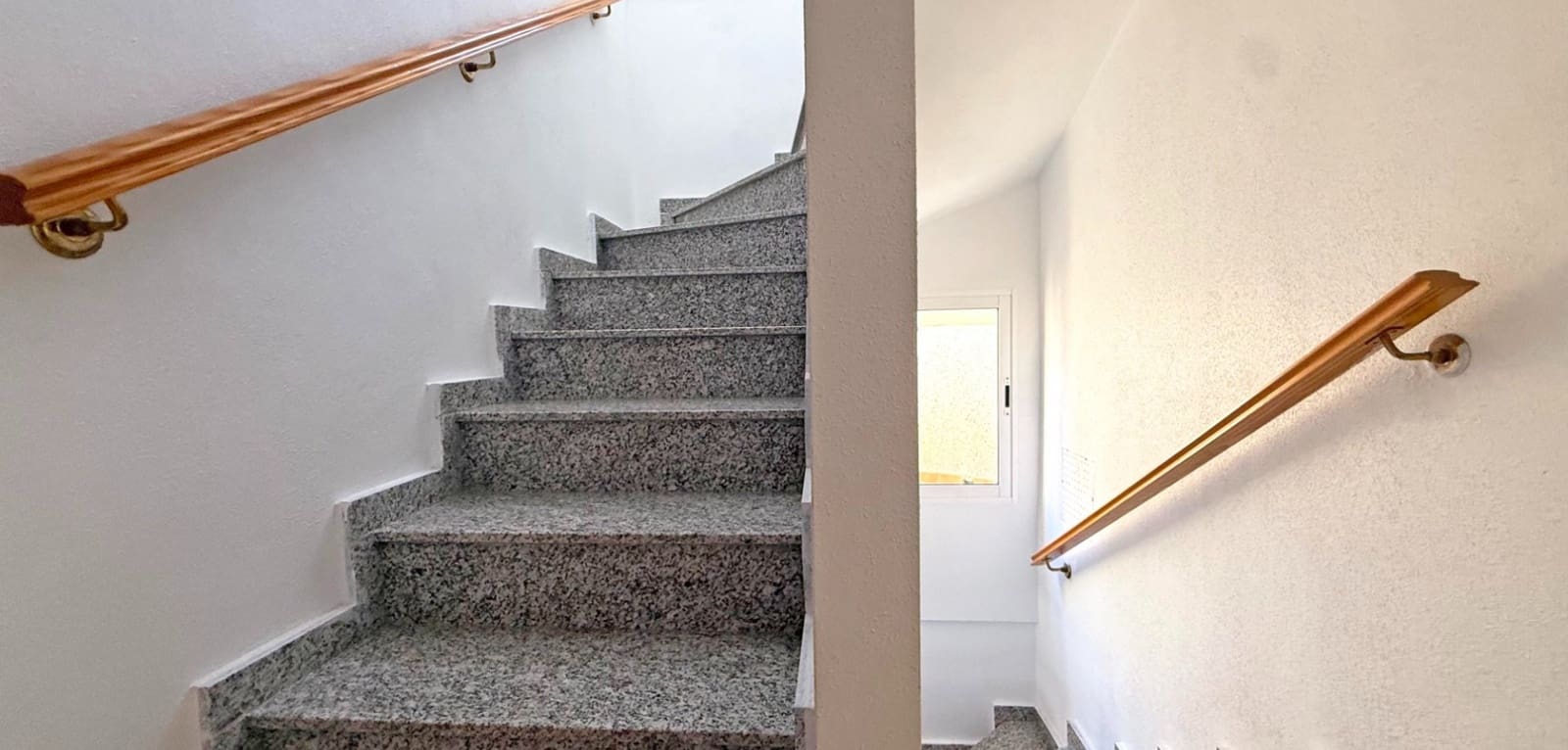 3 makuuhuone Omakotitalo myytävänä paikassa Orihuela Costa mukana uima-altaan 
autotalli - 185 000 € (Ref: 9513314)