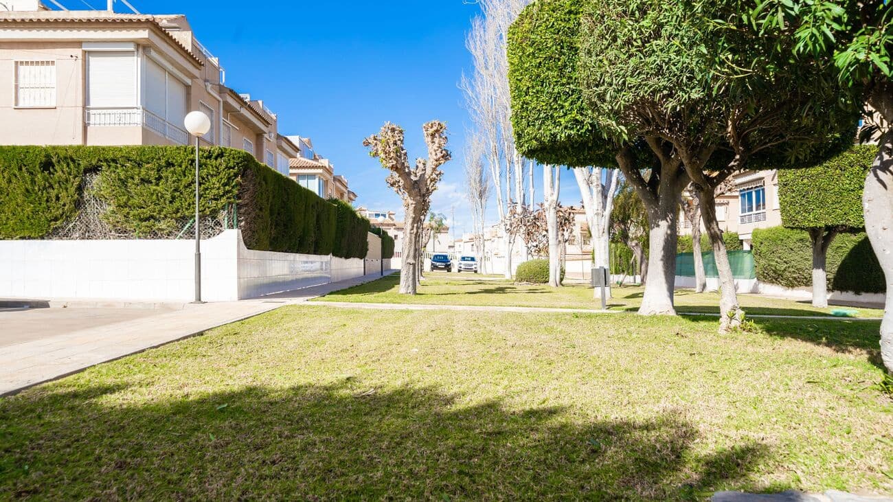 2 soveværelse Lejlighed til salg i Torrevieja med swimmingpool garage - € 208.000 (Ref: 9513324)