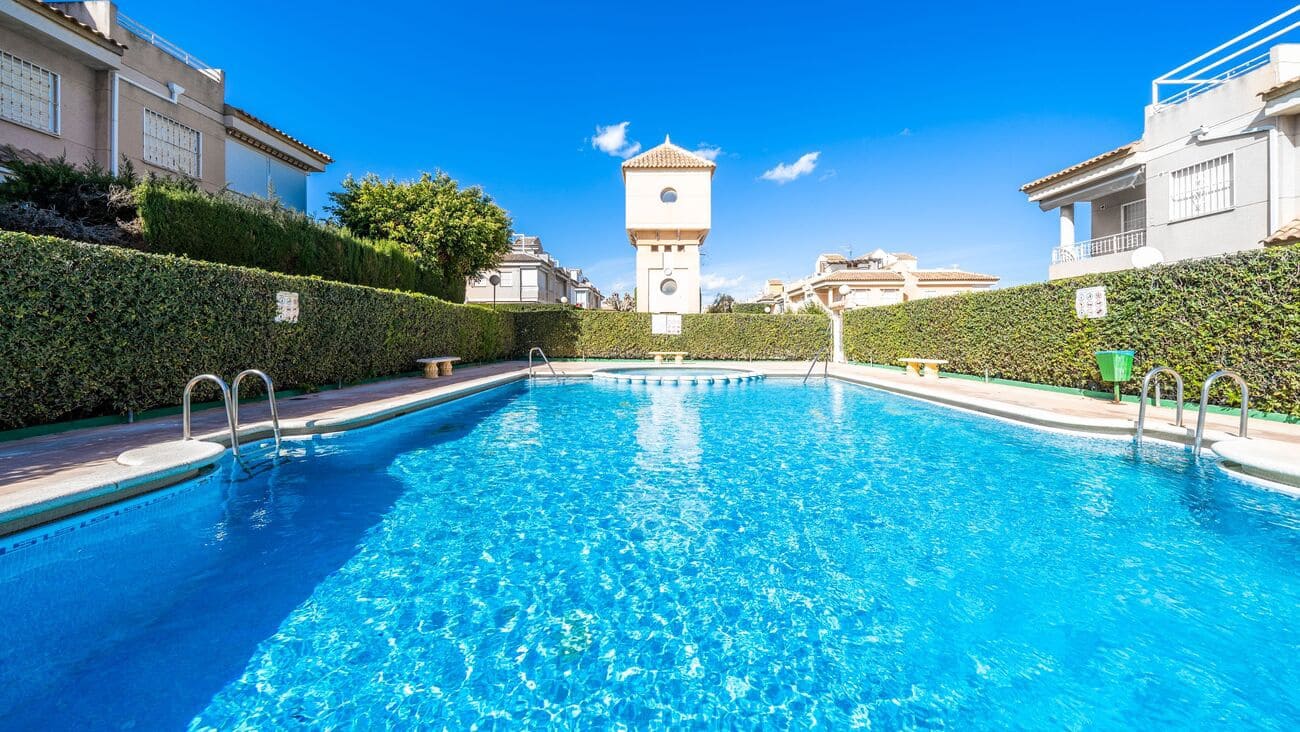2 soveværelse Lejlighed til salg i Torrevieja med swimmingpool garage - € 208.000 (Ref: 9513324)