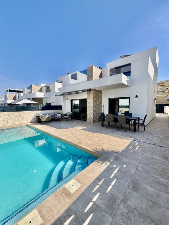 2 bedroom Villa for sale in Benijofar - € 429,500 (Ref: 9518762)